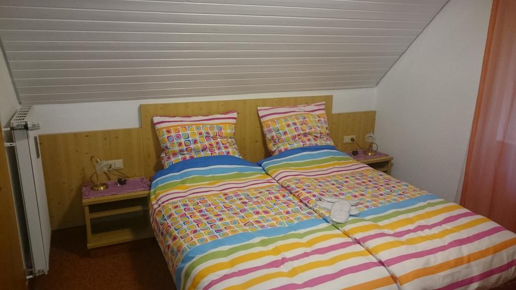 זירנדורף Gasthof Wilhelm Tell Fremdenzimmer מראה חיצוני תמונה