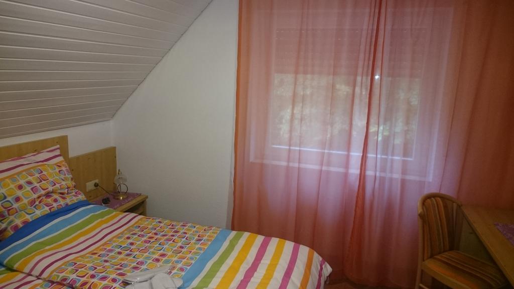 זירנדורף Gasthof Wilhelm Tell Fremdenzimmer מראה חיצוני תמונה