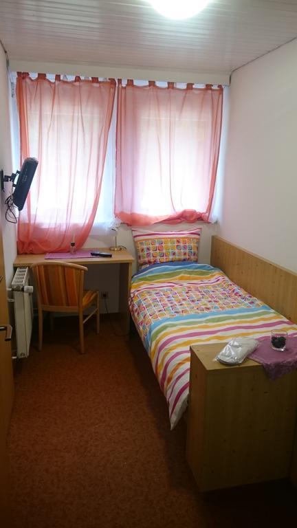 זירנדורף Gasthof Wilhelm Tell Fremdenzimmer מראה חיצוני תמונה