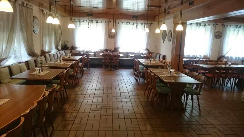 זירנדורף Gasthof Wilhelm Tell Fremdenzimmer מראה חיצוני תמונה