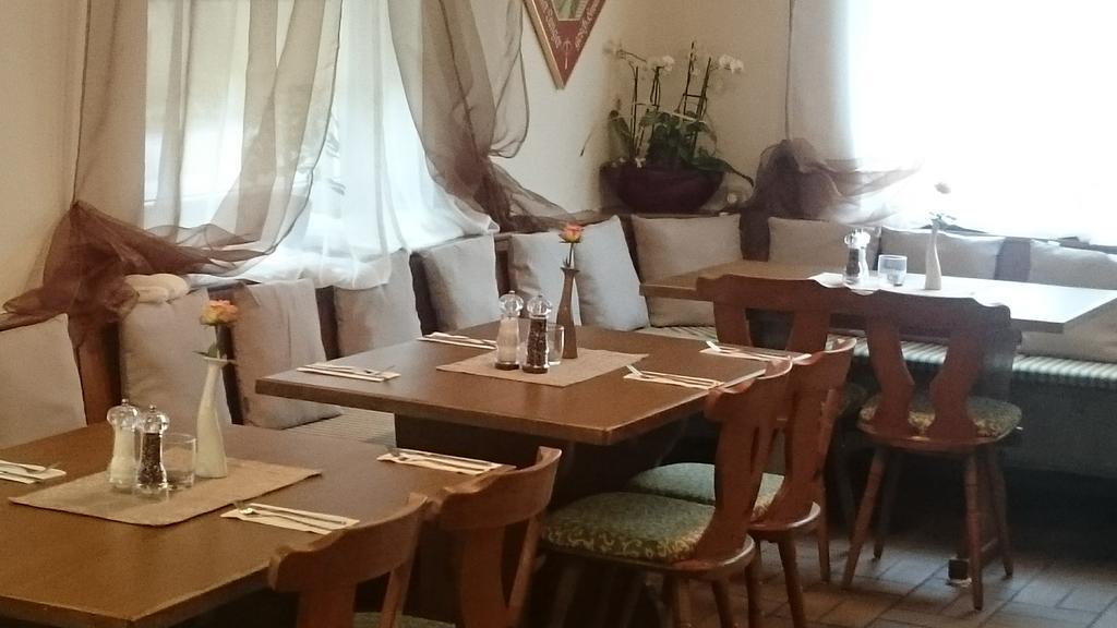 זירנדורף Gasthof Wilhelm Tell Fremdenzimmer מראה חיצוני תמונה
