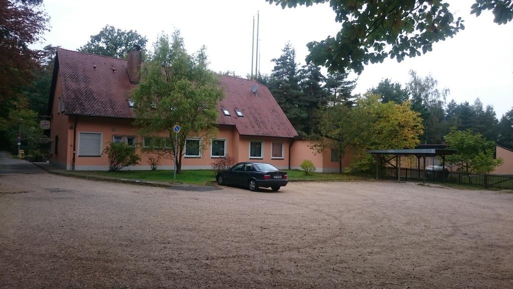 זירנדורף Gasthof Wilhelm Tell Fremdenzimmer מראה חיצוני תמונה
